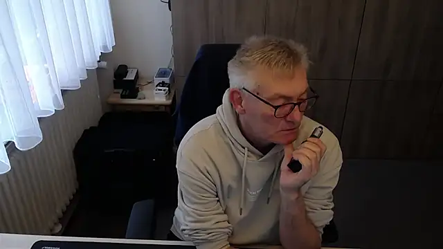 Snapshot of randyandy67 chatting on 11.18.25 randyandy67 online show from 11.18.25