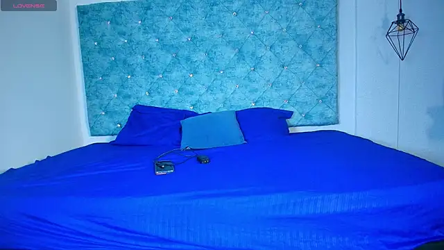 Snapshot of novaa_snow chatting on 09.13.25 novaa snow online show from 09.13.25