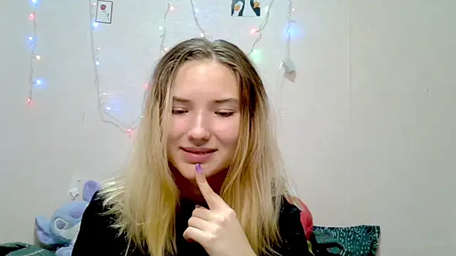  kikiclark   online show from 09.21.25