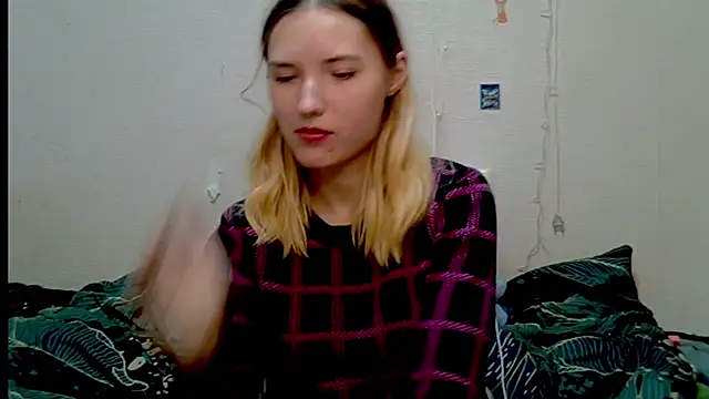  kikiclark   online show from 10.05.25