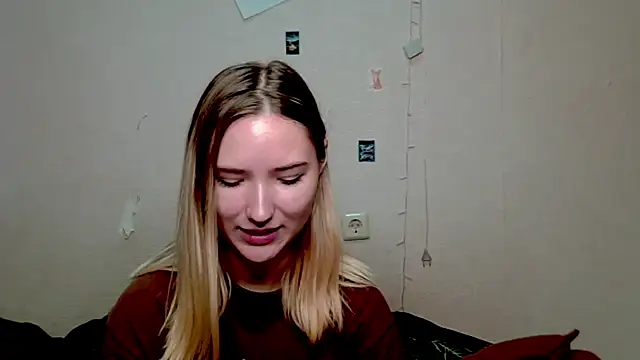  kikiclark   online show from 10.10.25