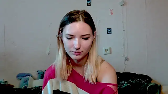  kikiclark   online show from 10.12.25