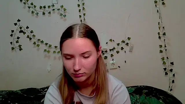  kikiclark   online show from 11.13.25