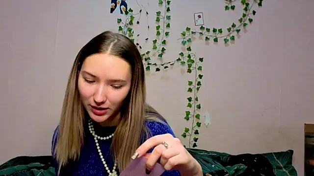  kikiclark   online show from 12.15.25