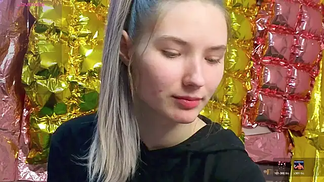 Snapshot of _kikiclark__ chatting on 04.19.26 kikiclark online show from 04.19.26