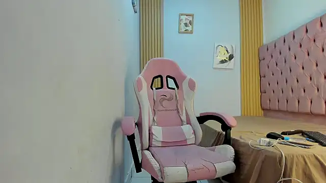 Jax Maliq online show from 11.04.25