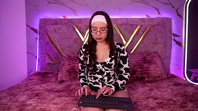 natasha vesper online show from 10.29.25