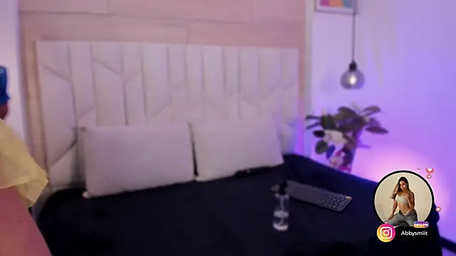 aby smiith  online show from 10.14.25