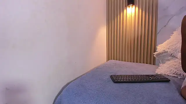 Valentinaliux  online show from 03.19.26