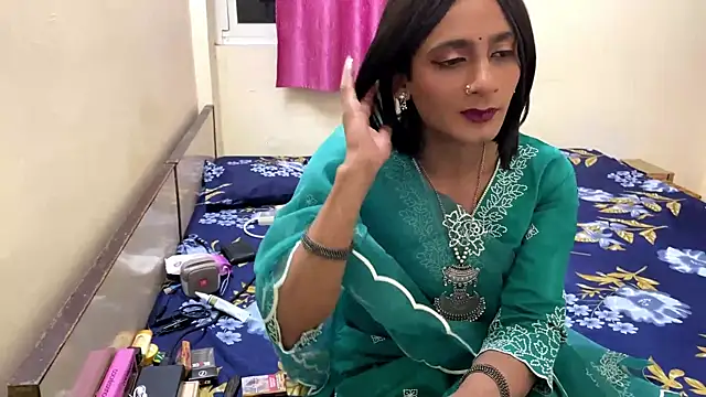 Snapshot of LuvLayla chatting on 10.09.25 LuvLayla online show from 10.09.25