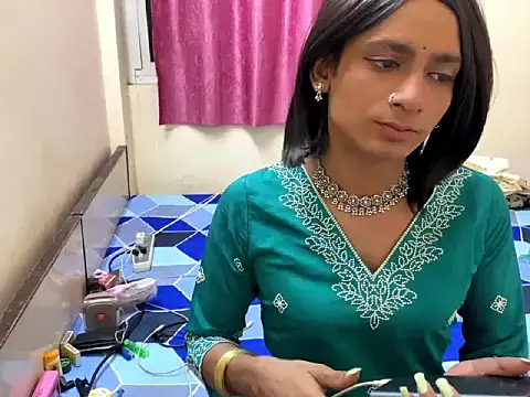 Snapshot of LuvLayla chatting on 10.18.25 LuvLayla online show from 10.18.25