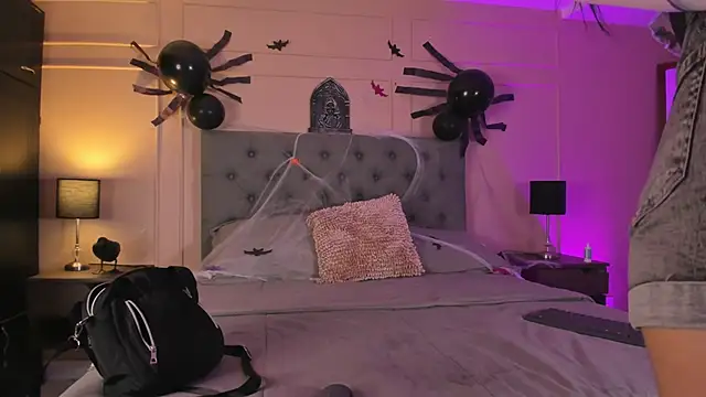 ALICESANDOVAL online show from 11.07.25