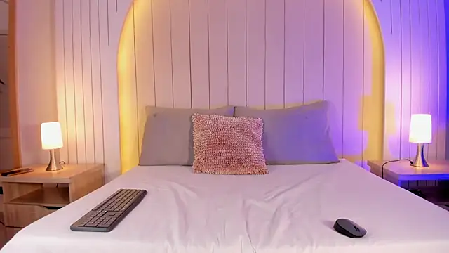 ALICESANDOVAL online show from 12.17.25