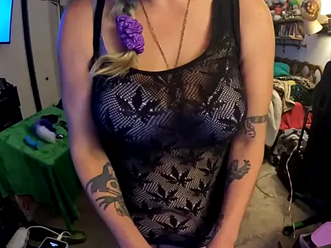 R4inbowK1tty online show from 10.15.25