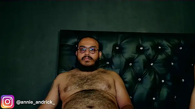  leda swan  online show from 12.14.25