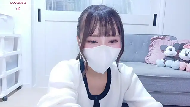 Snapshot of YURi_luv chatting on 10.26.25 YURi luv online show from 10.26.25