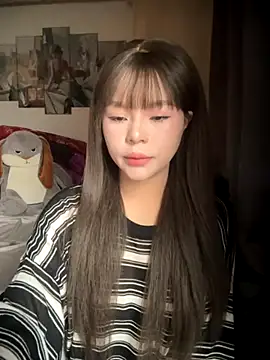 SarahBeii online show from 11.21.25