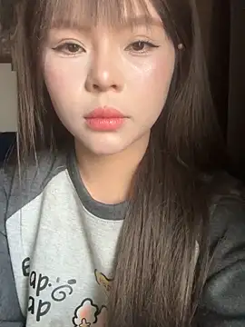 SarahBeii online show from 12.22.25