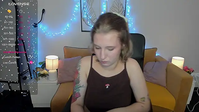 Hailey Foxy online show from 09.22.25