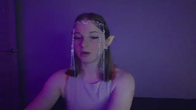 Snapshot of Star_Girlish chatting on 10.13.25 Star Girlish online show from 10.13.25