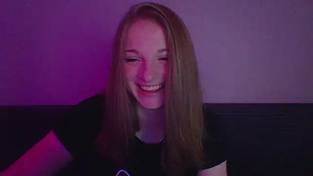 Snapshot of Star_Girlish chatting on 11.04.25 Star Girlish online show from 11.04.25