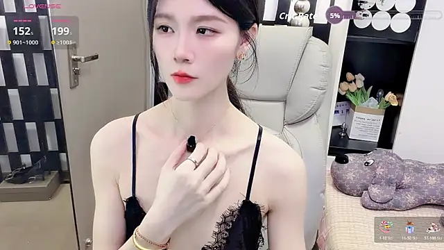 Snapshot of Yueyue-MM chatting on 05.02.26 Yueyue-MM online show from 05.02.26