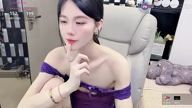 Snapshot of Yueyue-MM chatting on 05.08.26 Yueyue-MM online show from 05.08.26