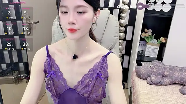 Snapshot of Yueyue-MM chatting on 05.13.26 Yueyue-MM online show from 05.13.26