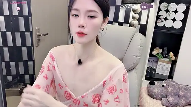 Snapshot of Yueyue-MM chatting on 05.17.26 Yueyue-MM online show from 05.17.26