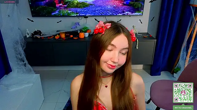 ElfredaTupy online show from 11.17.25