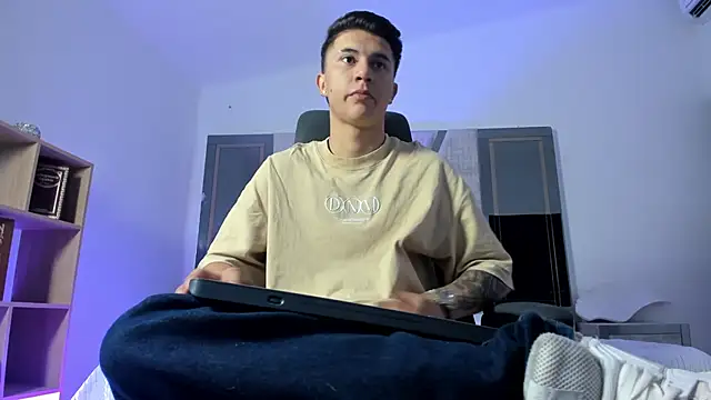 liaamsmiith  online show from 09.09.25