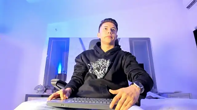 liaamsmiith  online show from 09.15.25