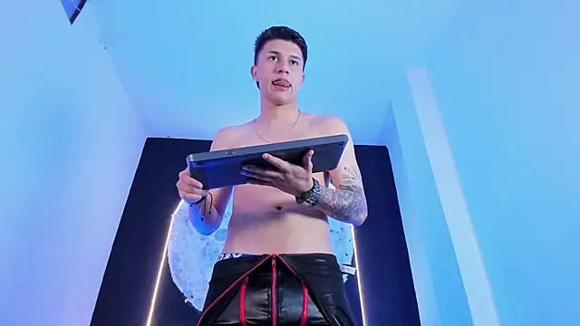 liaamsmiith  online show from 10.31.25