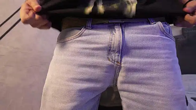 liaamsmiith  online show from 11.24.25