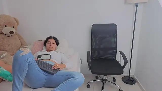 valerihouse online show from 10.16.25