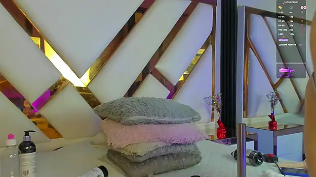 Niicolle Evanss online show from 02.23.26