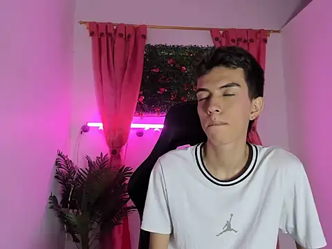 Snapshot of dylan_202520_ chatting on 09.17.25 dylan 202520 online show from 09.17.25