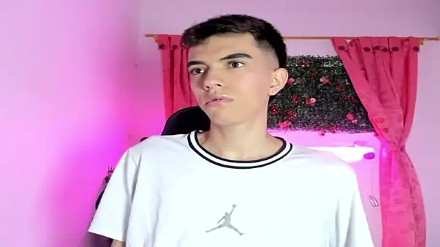 Snapshot of dylan_202520_ chatting on 09.23.25 dylan 202520 online show from 09.23.25