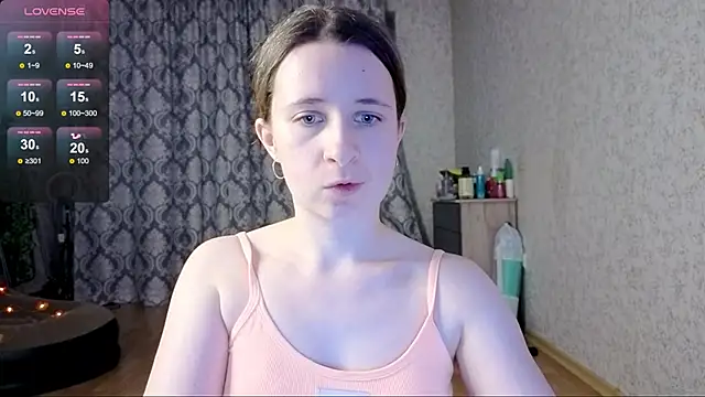 Snapshot of _Linett_ chatting on 10.16.25 Linett online show from 10.16.25