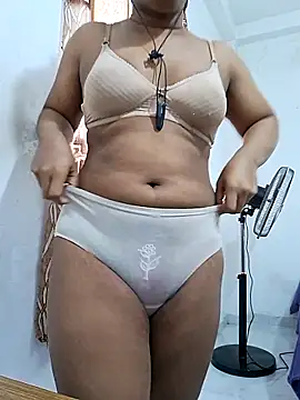 Snapshot of BeautyGirl_sara chatting on 06.18.26 BeautyGirl sara online show from 06.18.26