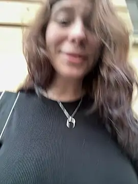 Snapshot of Mimiumuy chatting on 10.07.25 Mimiumuy online show from 10.07.25