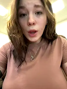 Snapshot of Mimiumuy chatting on 10.14.25 Mimiumuy online show from 10.14.25