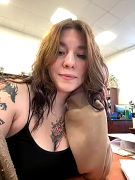 Snapshot of Mimiumuy chatting on 10.17.25 Mimiumuy online show from 10.17.25