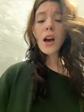 Snapshot of Mimiumuy chatting on 10.22.25 Mimiumuy online show from 10.22.25