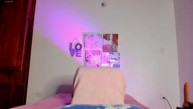 hellzel moon online show from 04.16.26