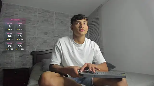 Snapshot of DavisFirb chatting on 09.22.25 DavisFirb online show from 09.22.25