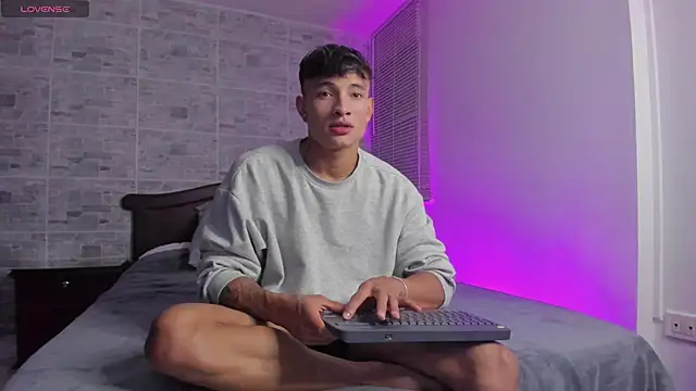 Snapshot of DavisFirb chatting on 10.19.25 DavisFirb online show from 10.19.25