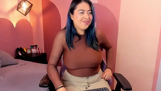 Snapshot of ValeryBoobs1 chatting on 05.21.26 ValeryBoobs1 online show from 05.21.26