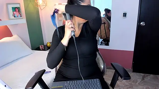 Snapshot of ValeryBoobs1 chatting on 05.27.26 ValeryBoobs1 online show from 05.27.26
