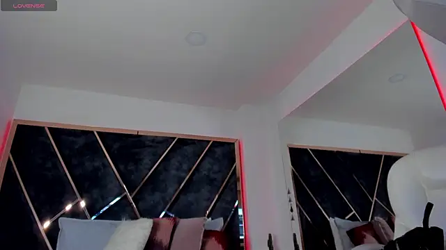 Snapshot of SusanaHenao chatting on 10.10.25 SusanaHenao online show from 10.10.25
